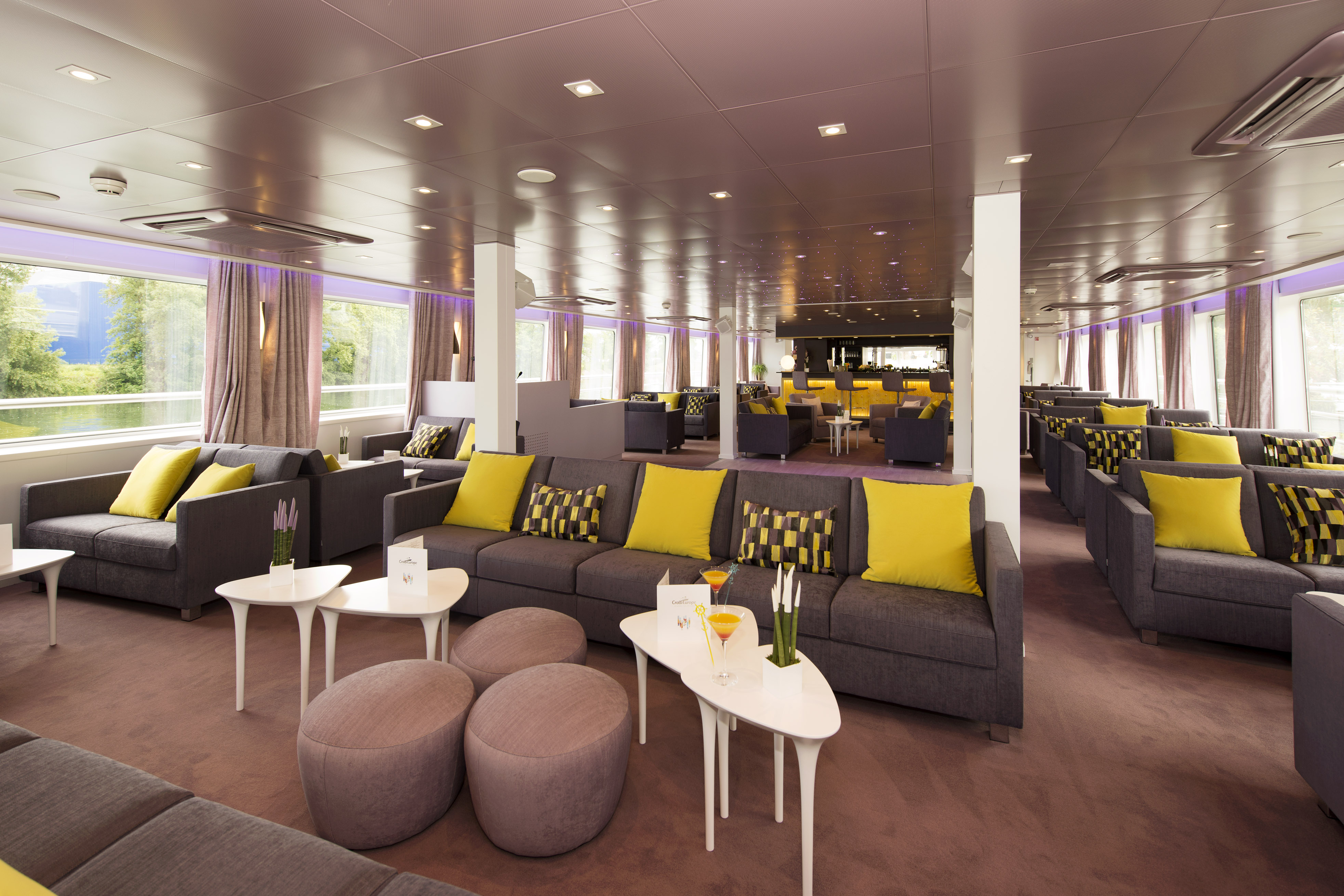 CroisiEurope MS Douce France Lounge Bar 3.jpg